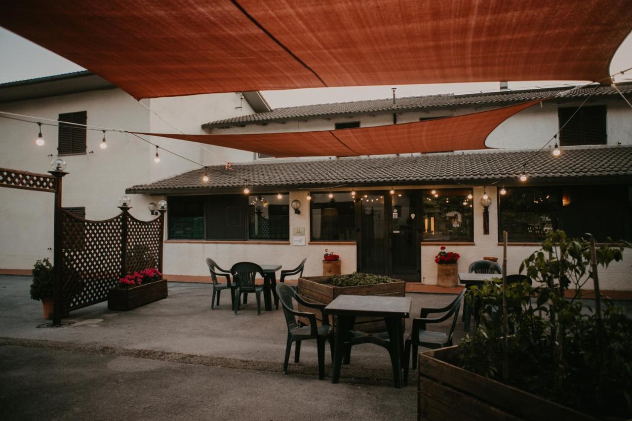 Hotel La Scottiglia E Ristorante セッジャーノ エクステリア 写真