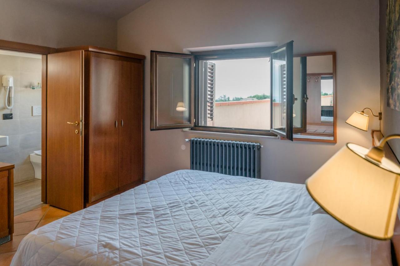 Hotel La Scottiglia E Ristorante セッジャーノ エクステリア 写真