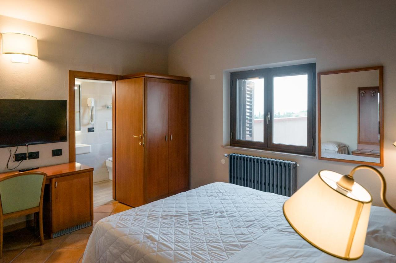 Hotel La Scottiglia E Ristorante セッジャーノ エクステリア 写真
